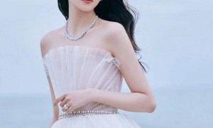 关晓彤听一首歌听100多遍，有网友认为是分手歌，质疑节目组炒作