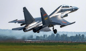 炸弹卡车就位，歼-16飞临黄岩岛上空，菲律宾又告状，拉第6国派兵