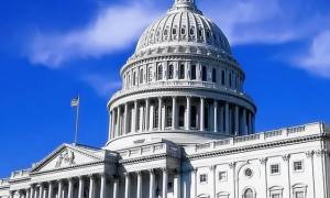 美国船只被罚446万后，特朗普政府慌了，准备软的不行来硬的？美航母有大动作，中方态度明确