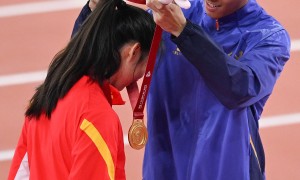 新华社：火了的田径情侣女主 原来还有这样的人生
