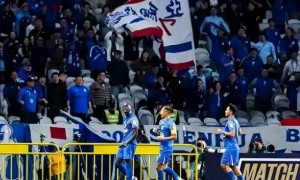 原创 
            争议！徐云龙：海港拿过几次中超冠军了，为什么不主力踢亚冠？