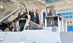 英媒爆料：4架印度阵风被打落，巴铁手下留情，还想再买歼-10C