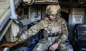 北约再下死手，俄罗斯警报响起：最后100米高度拦截神秘巡航导弹