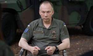 乌一天损失上千人，俄军双线出击，红军城已被包围，欧美毫无办法