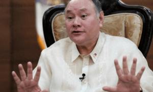 菲律宾蹭九三阅兵热点，加澳海军舰队联合踩红线，过航台海，中方枪打出头鸟，必须付出代价