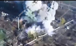 拒不投降？俄罗斯“飓风-S”火箭炮两次齐射：歼灭整个乌军特战队