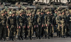 波兰宣布出兵，派4万大军堵俄罗斯家门口，美荷法意等多国战机参战！