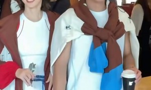 郑恺苗苗再合体录综艺，现场笑得甜有夫妻相，苗苗线下真人很少女