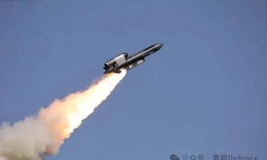 俄军疑似击落首枚“火烈鸟”！彻底摧毁，三发两中炸出15米大坑