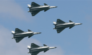 解放军打法变了！无人版B21刚亮相，台湾人立即高呼“统一”