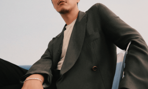 金世佳接儿子放学，189个头身材练得真好，牵着儿子手人夫感好强