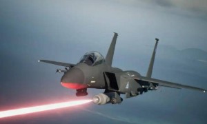 央视官宣！歼-11搭载2门激光炮，可“烤化”敌方导弹，就问怕不怕