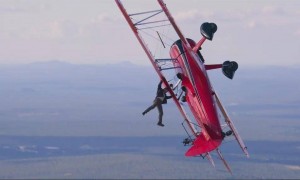 从影45年，63岁“阿汤哥”获奥斯卡终身成就奖，“希望不要再摔断太多骨头”