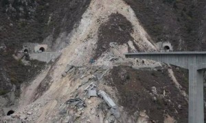 上游对话 | 发现阿坝垮塌大桥裂缝货车司机：看到垮塌视频感到后怕，庆幸当时及时上报