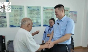 上海爷叔带285万巨款坐公交！一个瞌睡，最怕的事发生……画面曝光