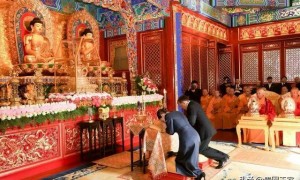 原创 
            苏提达不愧是空姐出身！同天换两双细高跟，灵隐寺行跪拜礼也轻松