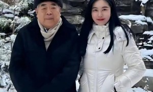 与女儿断绝关系仅1天，范曾担心的事发生了，小50岁娇妻受牵连